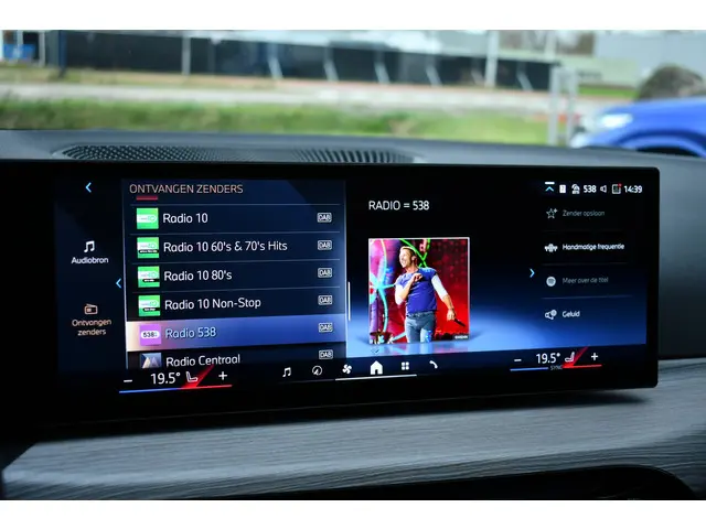 BMW 3 Serie Touring 330e M-Sport 2025 Hybride Benzine 42