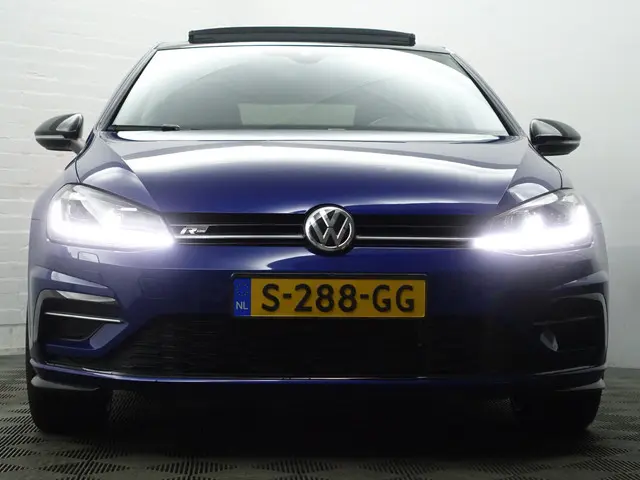 Volkswagen Golf 1.0 TSI R Line+ Aut- 2018 Benzine 27