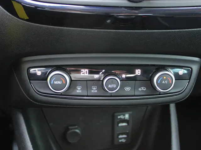 Opel Crossland X 1.2 Turbo 120 Jaar Edition 2019 Benzine 17