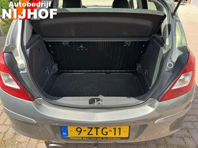 Opel Corsa 1.4-16V 2012 Benzine 23