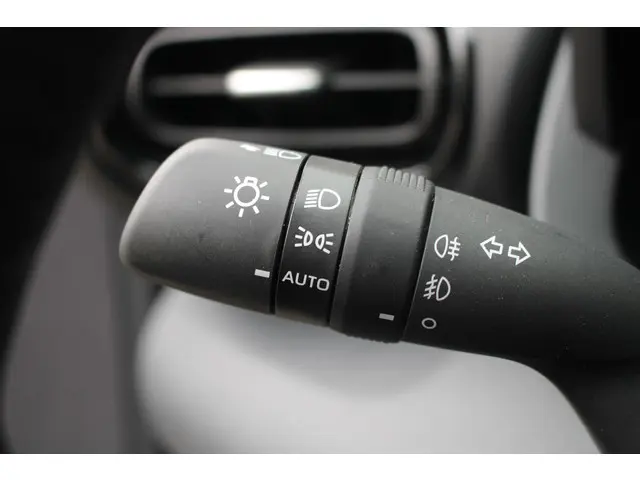 Toyota Yaris 1.5 Hybrid 2025 Hybride Benzine 38