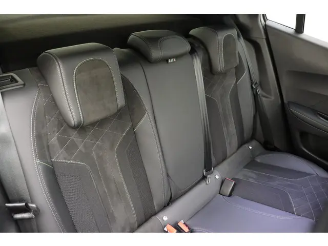 Peugeot 2008 1.2 PureTech GT Pack 2021 Benzine 10