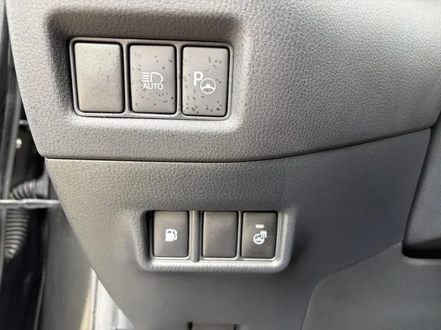 Toyota C-HR 1.8 Hybrid Executive 2019 Hybride Benzine 23