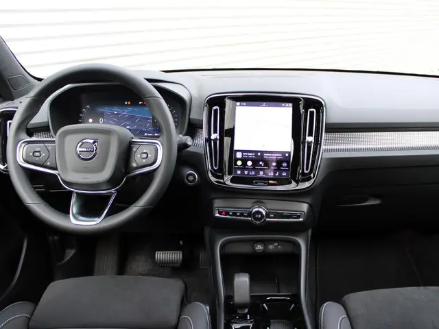 Volvo XC40 2.0 B4 Plus Black Edition 2025 Benzine 17