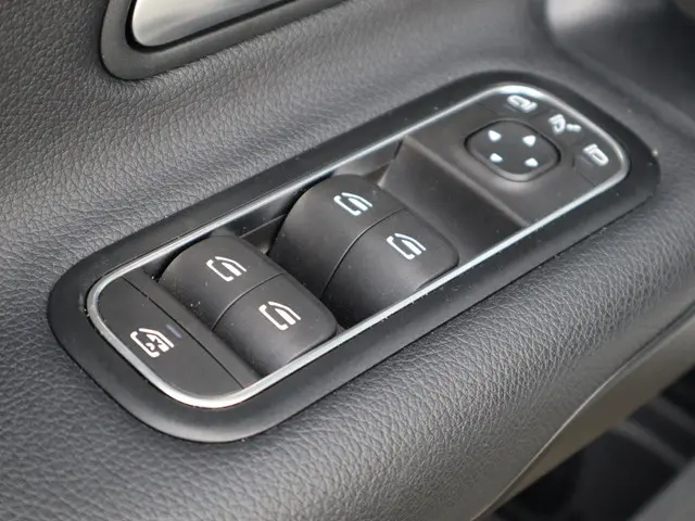 Mercedes-Benz CLA 180 Business Line 2022 Benzine 12