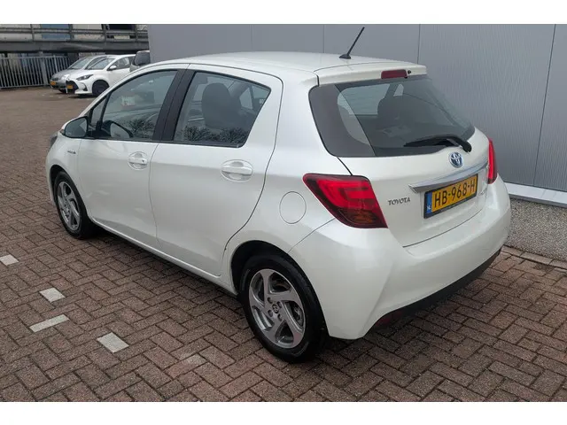 Toyota Yaris 1.5 Hybrid Lease 2015 Hybride Benzine 3