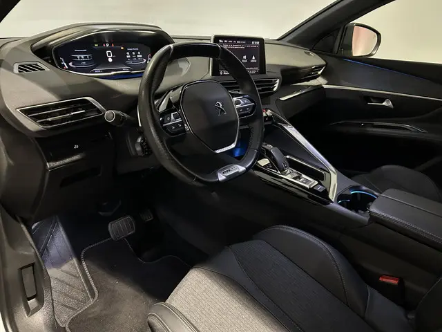 Peugeot 3008 1.6 PureTech GT Line 2020 Benzine 24