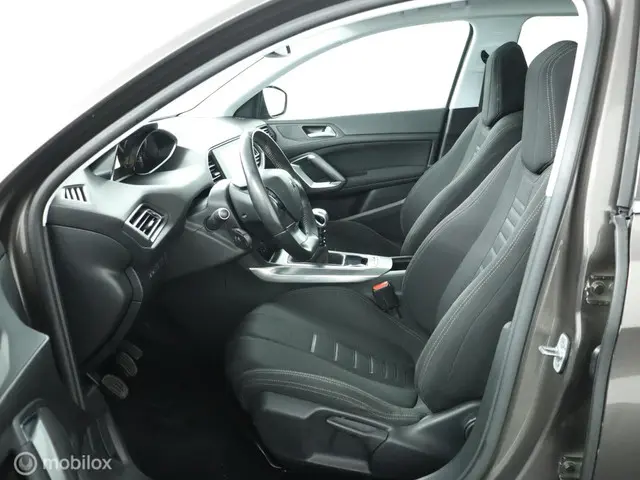 Peugeot 308 1.2 e-THP nw. revisie motor. 2014 Benzine 45