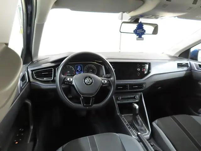 Volkswagen Polo 1.0 TSI HIGHLINE 2020 Benzine 4