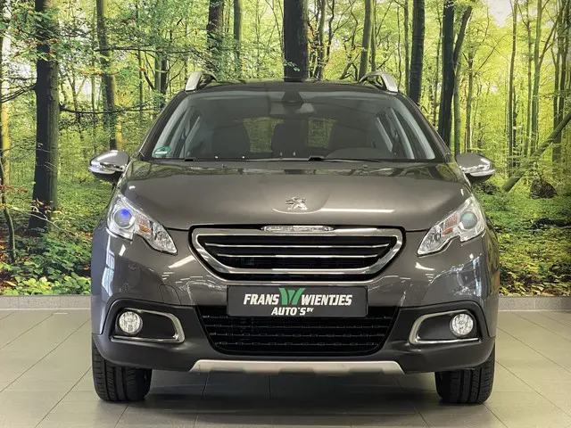 Peugeot 2008 1.2 PureTech Féline 2015 Benzine 2