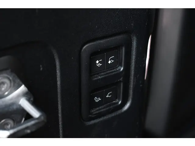 Land Rover Defender 110 D300 SE 2021 Diesel 44