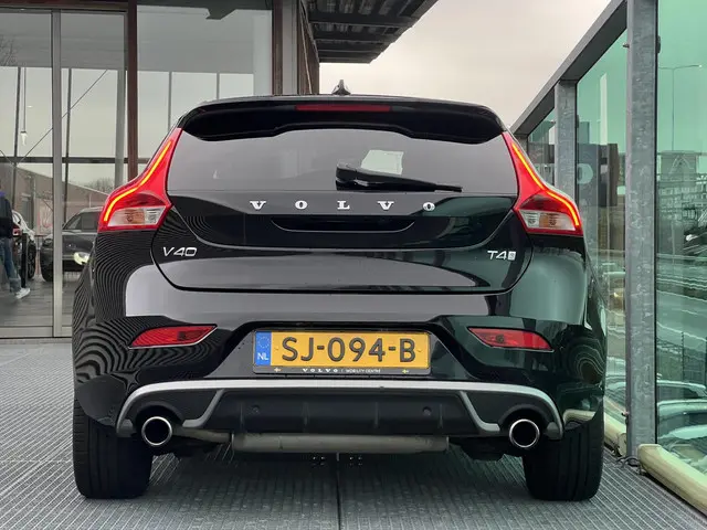 Volvo V40 2.0 T4 Business Sport 2018 Benzine 3