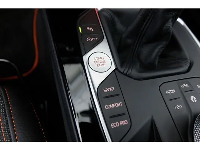 BMW 1 Serie 118i Executive Edition 2020 Benzine 17