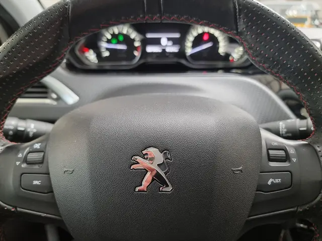 Peugeot 208 1.2 PureTech GT-Line 2019 Benzine 25