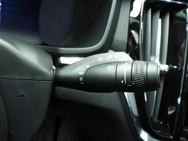 Volvo V60 2.0 B3 Essential Edition 2024 Benzine 24