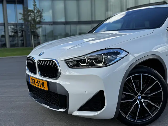 BMW X2 sDrive20i High Executive 2023 Benzine 7