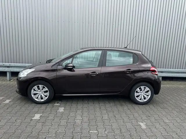 Peugeot 208 1.2 VTi Envy 2013 Benzine 9