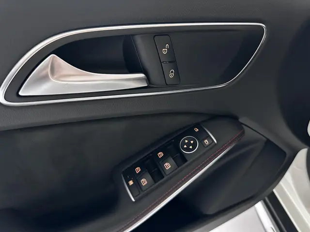 Mercedes-Benz GLA 200 AMG 2015 Benzine 12