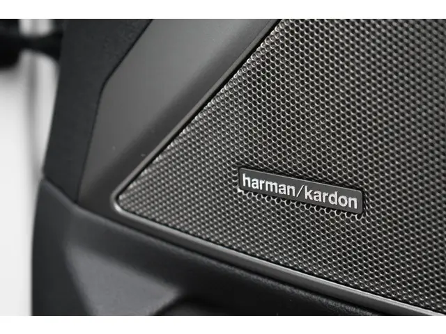 BMW 3 Serie Touring 330e M-Sport 2020 Hybride Benzine 12