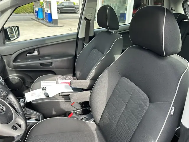 Kia Venga 1.6 CVVT ExecutiveLine 2017 Benzine 17