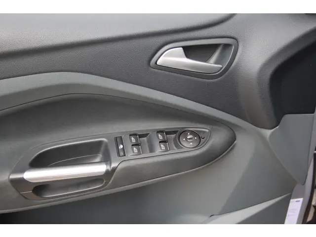 Ford C-MAX 1.0 Titanium 126 Pk 2013 Benzine 27