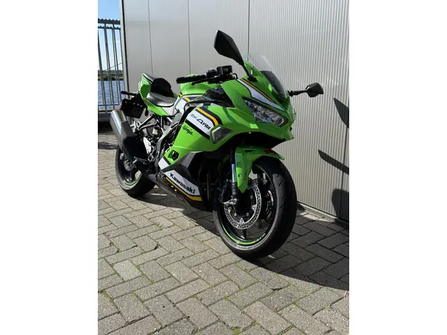 Kawasaki Ninja ZX ZX-4R 2025 Benzine 2