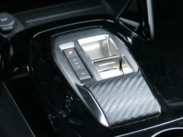 Peugeot 2008 1.2 Hybrid 145 Allure 2025 Hybride Benzine 16