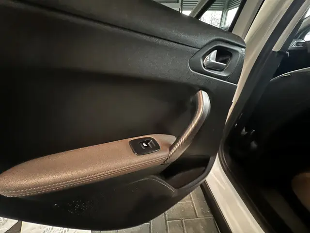 Peugeot 2008 1.6 VTi Féline 2013 Benzine 17