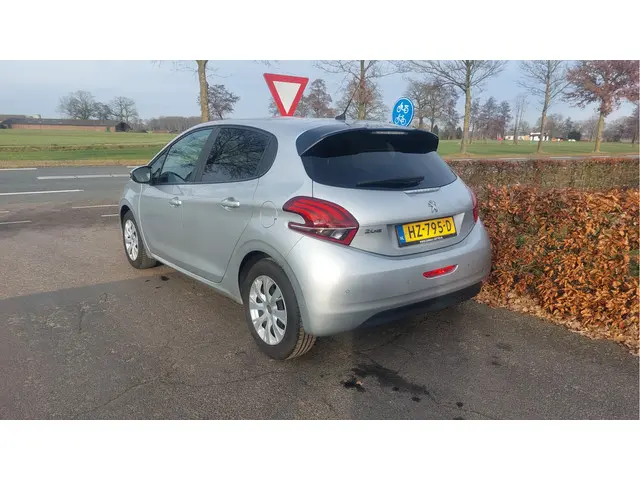 Peugeot 208 1.2 PureTech Urban Soul 2016 Benzine 5