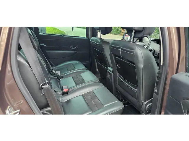 Renault Scénic 1.2 TCe Bose 2013 Benzine 13