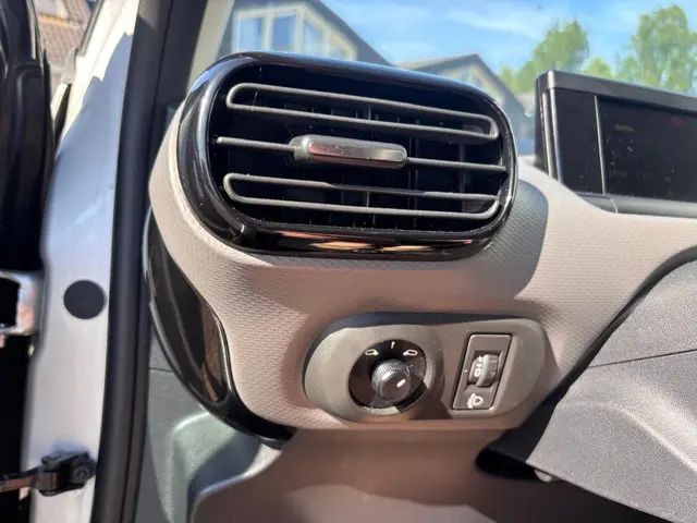 Citroën C4 Cactus 1.2 PureTech Shine 2018 Benzine 11