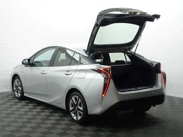 Toyota Prius 1.8 Dynamic+ Aut- 2017 Hybride Benzine 35