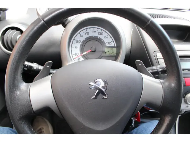 Peugeot 107 1.0 Première Automaat 2012 Benzine 16