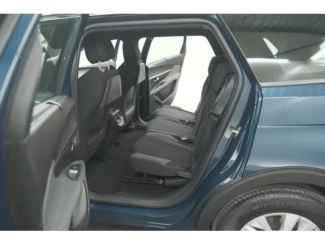 Peugeot 5008 PureTech 130 EAT8 Active Pack 2023 Benzine 27
