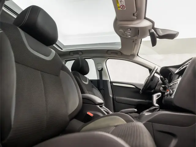 Citroën C4 1.2 PureTech Sport 2016 Benzine 8