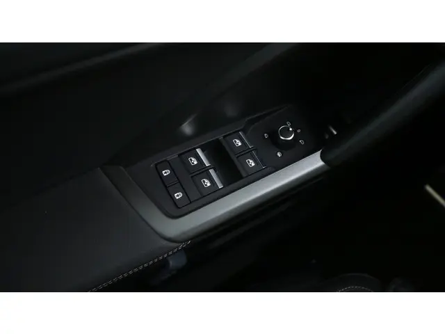 Audi Q3 45 TFSI e S edition 2025 Hybride Benzine 12