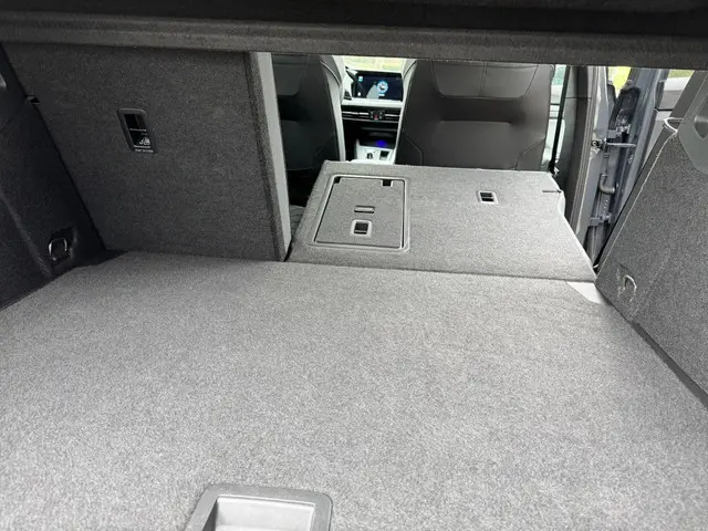 Volkswagen Golf 1.5 eTSI R-Line 2022 Benzine 45