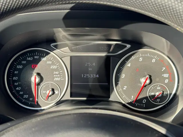 Mercedes-Benz B-Klasse 180 Ambition 2015 Benzine 32