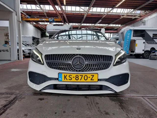 Mercedes-Benz A-Klasse 180 Ambition AMG 2016 Benzine 8