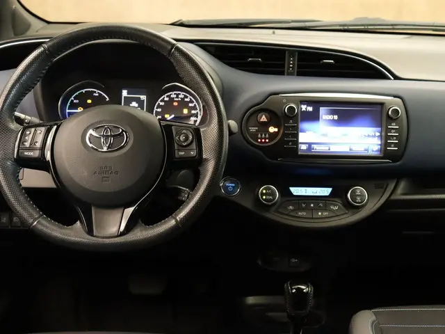 Toyota Yaris 1.5 Hybrid Bi-Tone 2018 Hybride Benzine 4