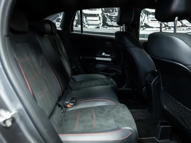 Mercedes-Benz GLA 200 AMG Line 2023 Benzine 26