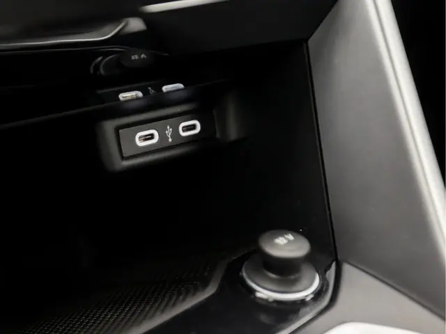 Volkswagen T-Roc 1.5 TSI Life Sport 2023 Benzine 24