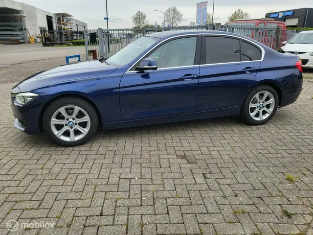 BMW 3 Serie 320i High Executive 2017 Benzine 12