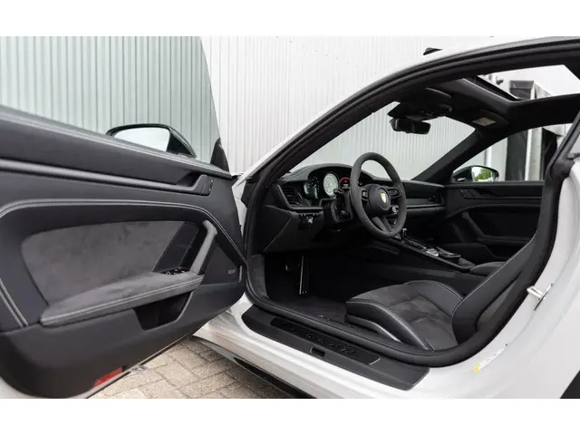 Porsche 911 3.0 Carrera GTS 2022 Benzine 28