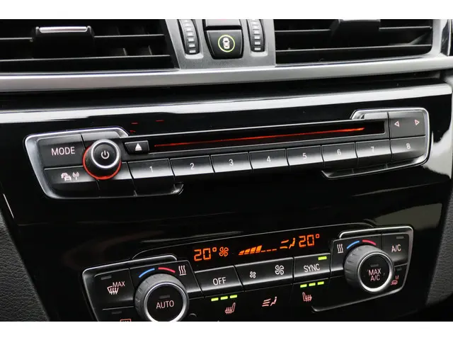 BMW X1 sDrive18i Centennial High Executive 2016 Benzine 41