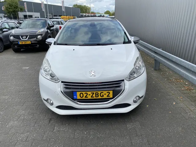 Peugeot 208 1.2 VTi Allure 2012 Benzine 7