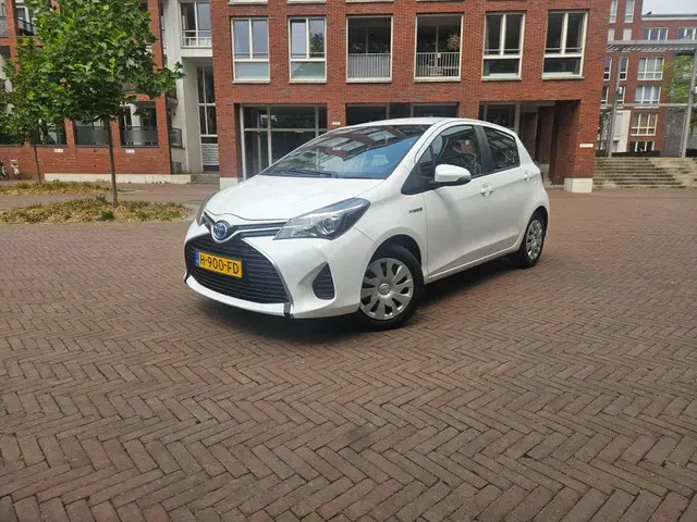 Toyota Yaris 1.5 Hybrid Comfort 2014 Hybride Benzine 3