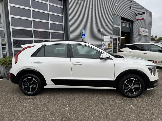 Kia Niro 1.6 GDi PHEV DynamicLine 2024 Hybride Benzine 8