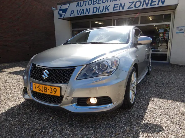 Suzuki Kizashi 2.4 Sport 2013 Benzine 4