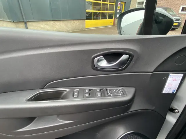Renault Captur 1.2 TCe Limited 2018 Benzine 12